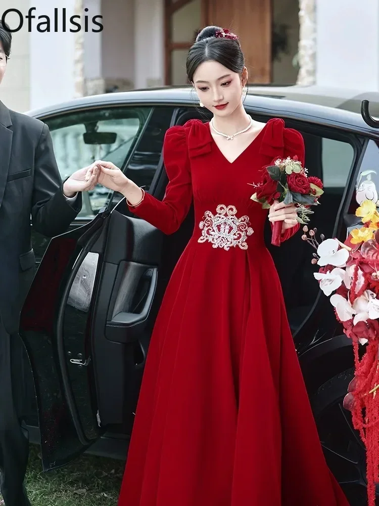 

Ofallsis V neck Puff Sleeve Grand Salute Bride Dress 2023 New Wedding Women's Wine Red Velvet Engagement Long Sleeve Dresses