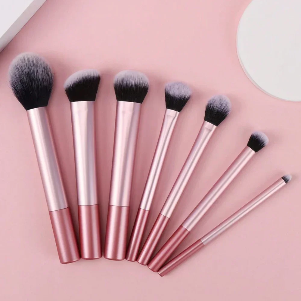 Deluxe 7-Piece Makeup Brush Collection – Travel-Friendly Gift Set