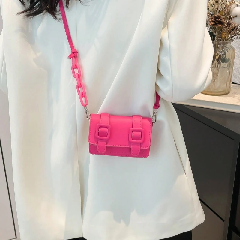 2025, modische Miniatur-Crossbody-Tasche in Lippenstiftform für Damen im Herbst/Winter, vielseitige kleine Umhängetasche – Detail 5