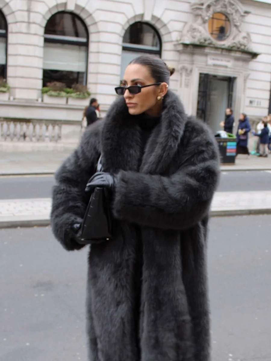 Winter Thick Warm Long Sleeves High Quality Fur Jacket Women Overcoat Luxury Chic Super Long Faux Fur Jacket Coat