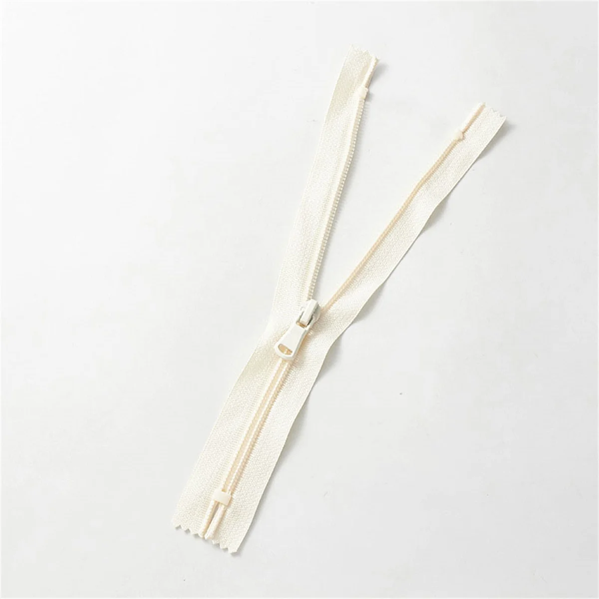 5-Pack Nylon Closed Tail Zipper for Bags and Cushions - 30cm