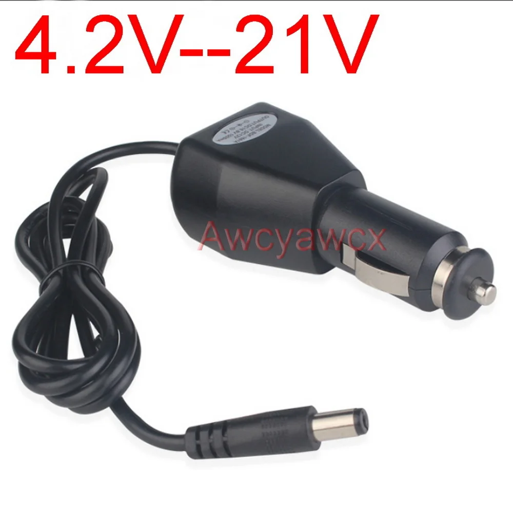 Vue de face du chargeur multiport 4.2V-21V 1A, affichant les cinq ports de charge et le voyant LED.