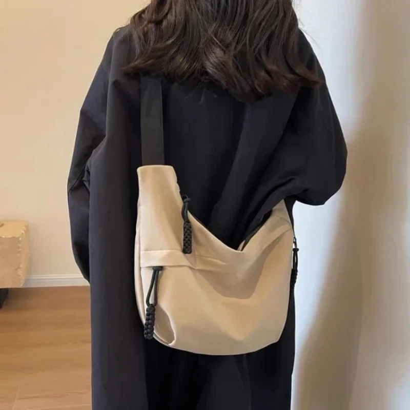 Borsa a tracolla Hobos in nylon con cerniera casual - immagine 4