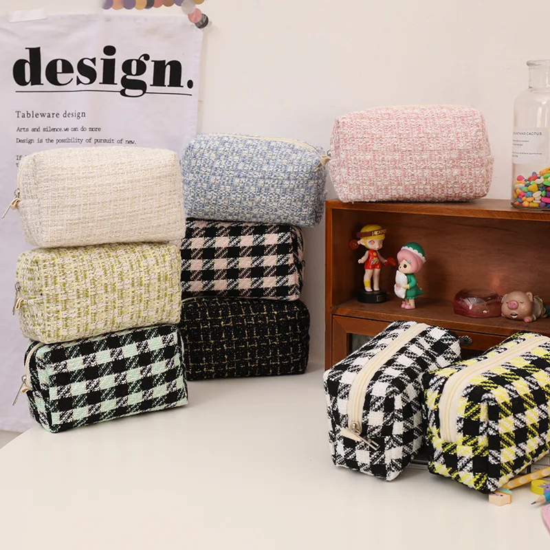 

Ins Style Artistic Small Fresh Green Plaid Love Embroidered Cute Makeup Bag With Large Capacity Canvas Portable Storage Bag
