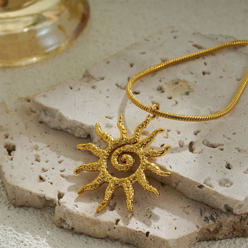 Unique Trendy 18K Gold Plated Hammer Patterned Spiral Sun Pendant Necklace Choker Stainless Steel Waterproof Women Jewelry Gift