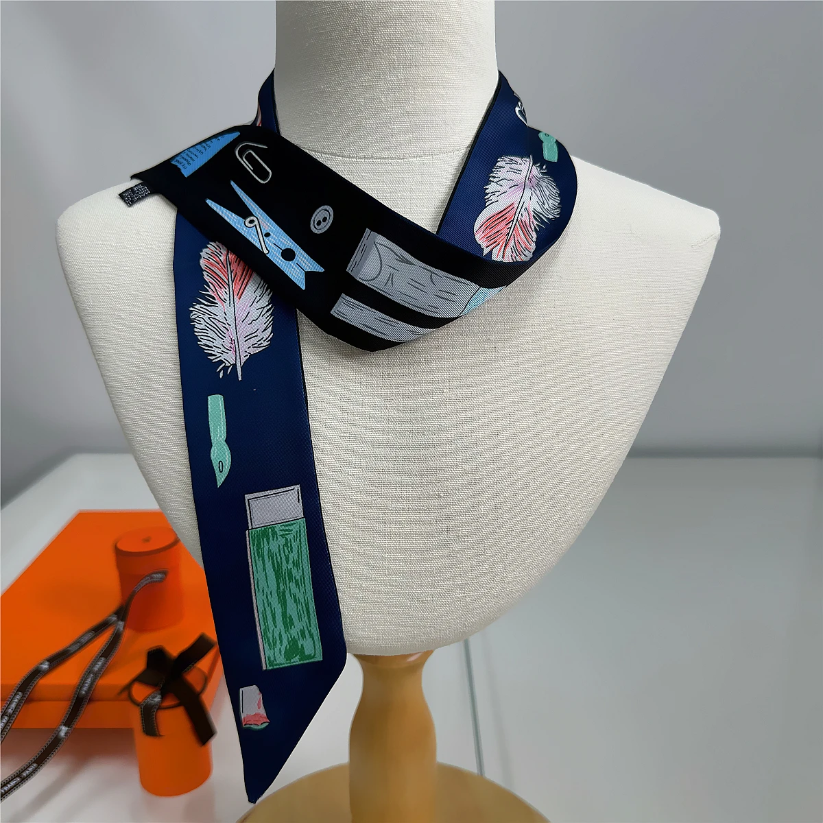 Cartoon-Muster Luxus Dünne Tasche Schals Twill Seide Schal Frauen Mode Schal Marke Design Foulard Halstuch Haar Stirnband – Detail 5