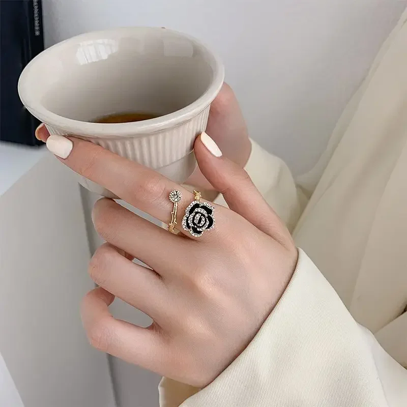 Ring Jewelry Korean Black Rose Shaped Metal Opening Rings for Woman Girls Fashion Luxury Zircon Adjustable Index Finger Rings Party