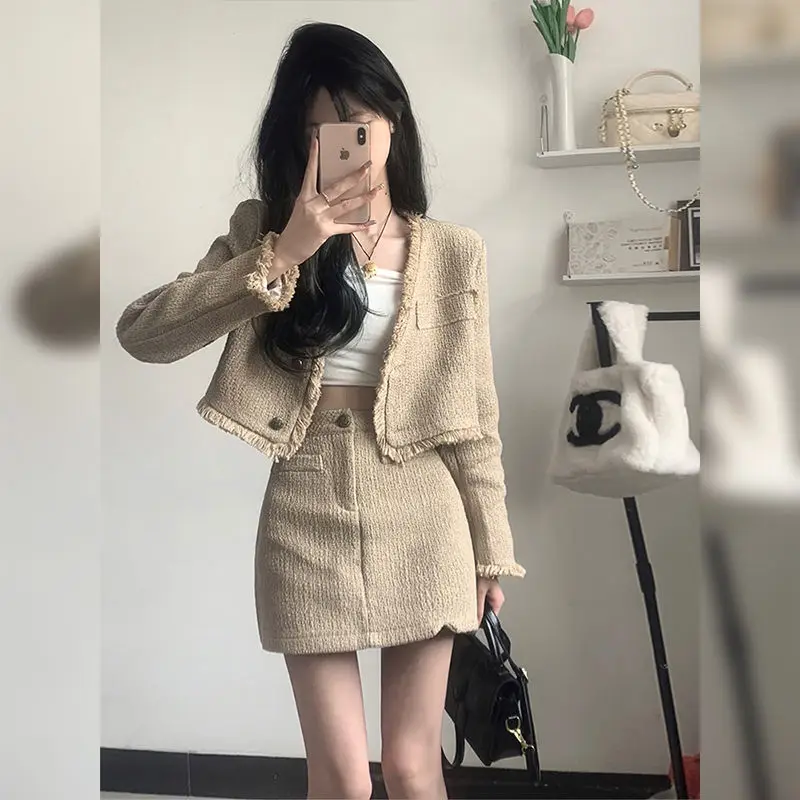 

2023 Women Autumn Fashion Small Fragrance Two Piece Set Female V-neck Crop Top Short Jacket + Mini Skirts Ladies Suits U347