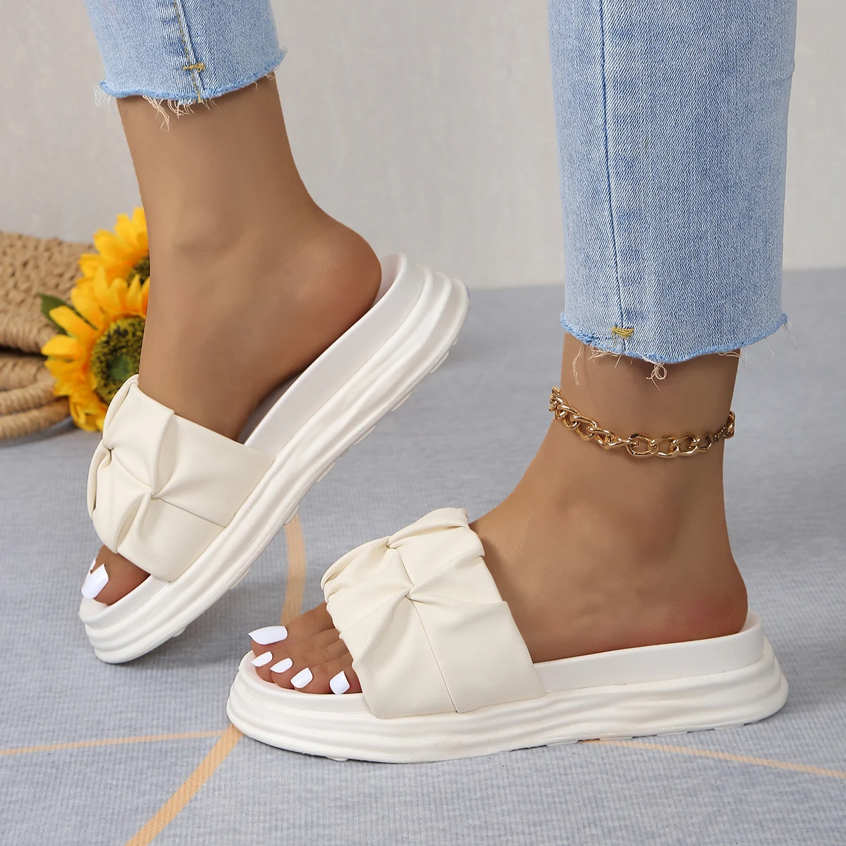 New Thick Sole Beach Shoes for Women's Summer Outwear, Anti slip Versatile Folded Soft Sole Casual Fashion Sandals and Slippers