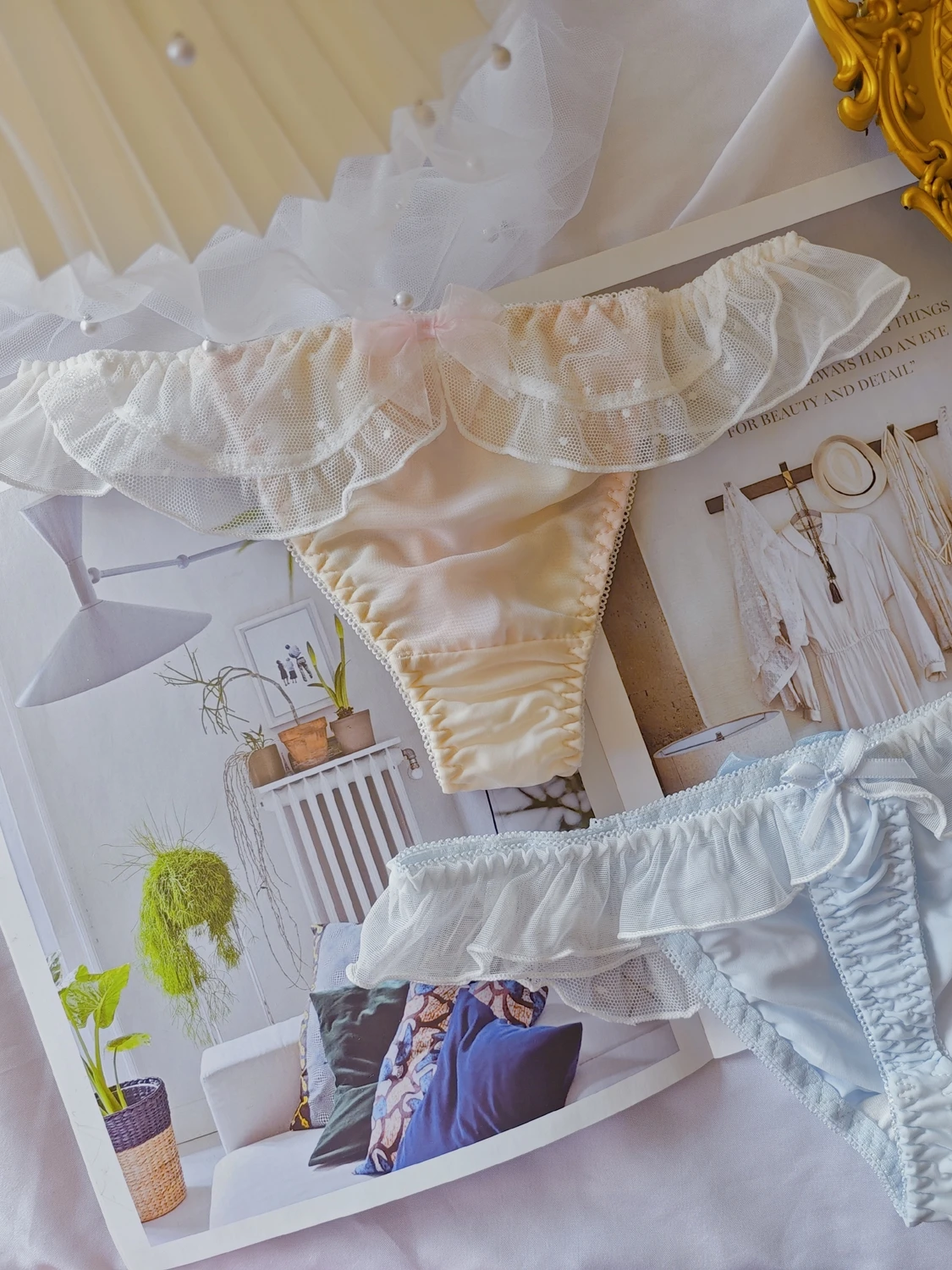 Romantic Limited Edition Ice Silk Girls' T-Panties Rainbow adient Low Waist Briefs with Lace Hemline Sweet Sle Underwear