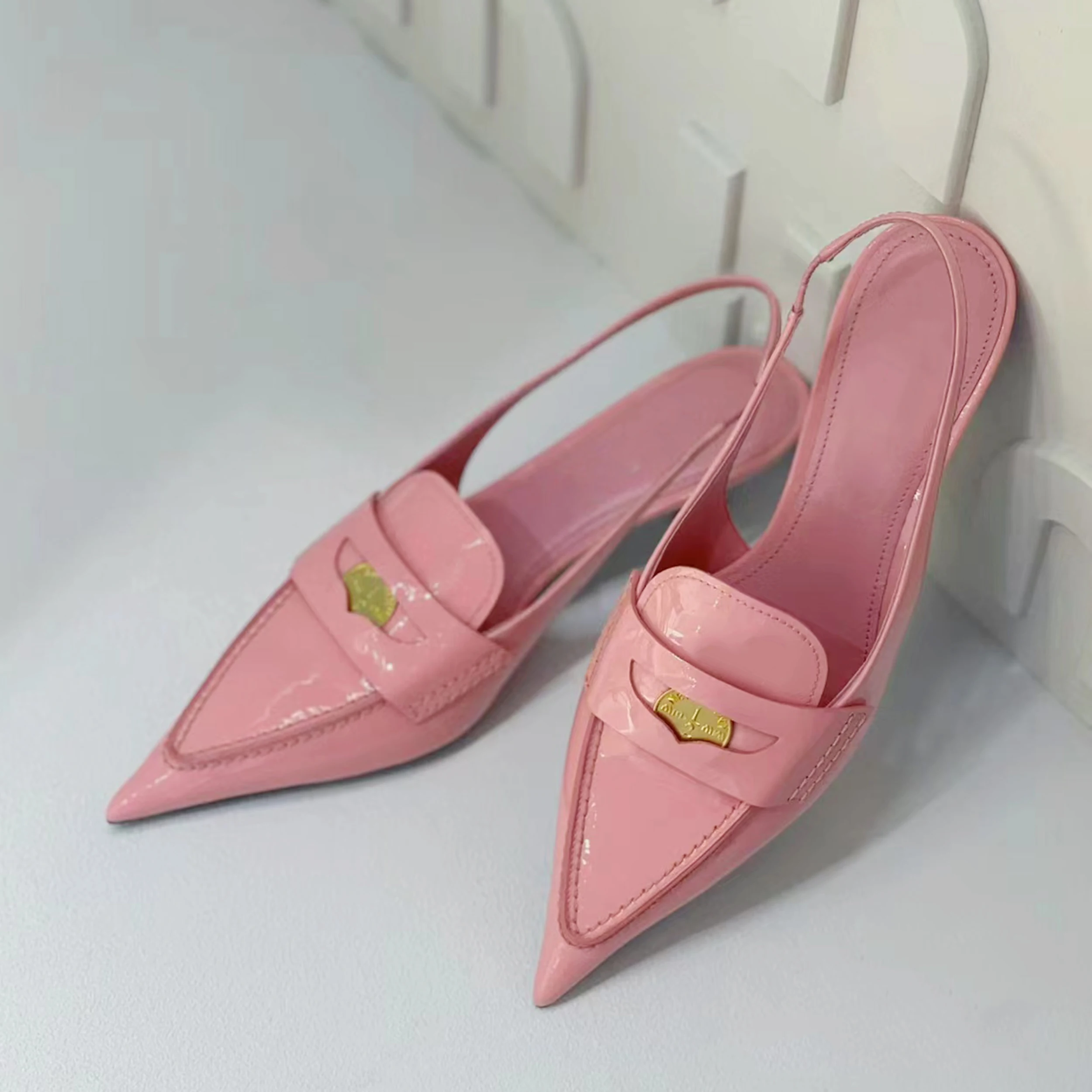 

Gold Coin Pointed Toe Cat Heel Sandals Leather French Stiletto Pumps 2023 Summer Sweet Pink High Heels Women's Prom Party Shoes