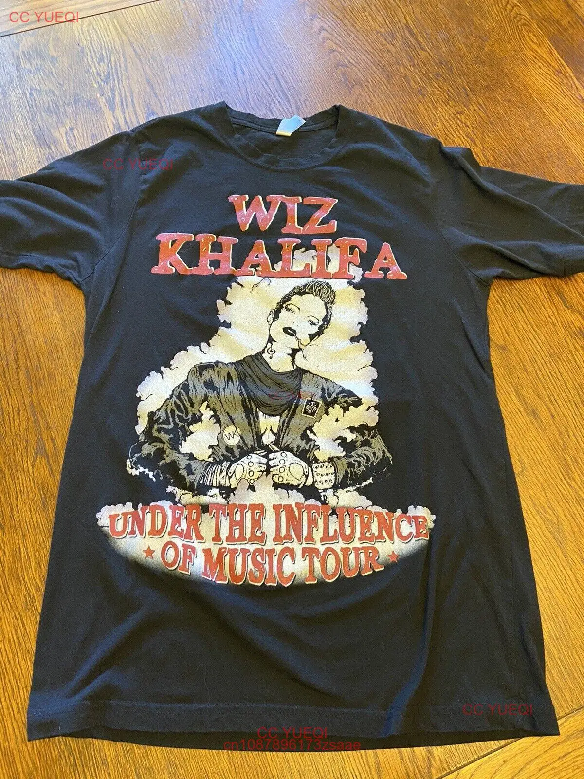 Wiz Khalifa под воздействием музыкальной рубашки Sz M