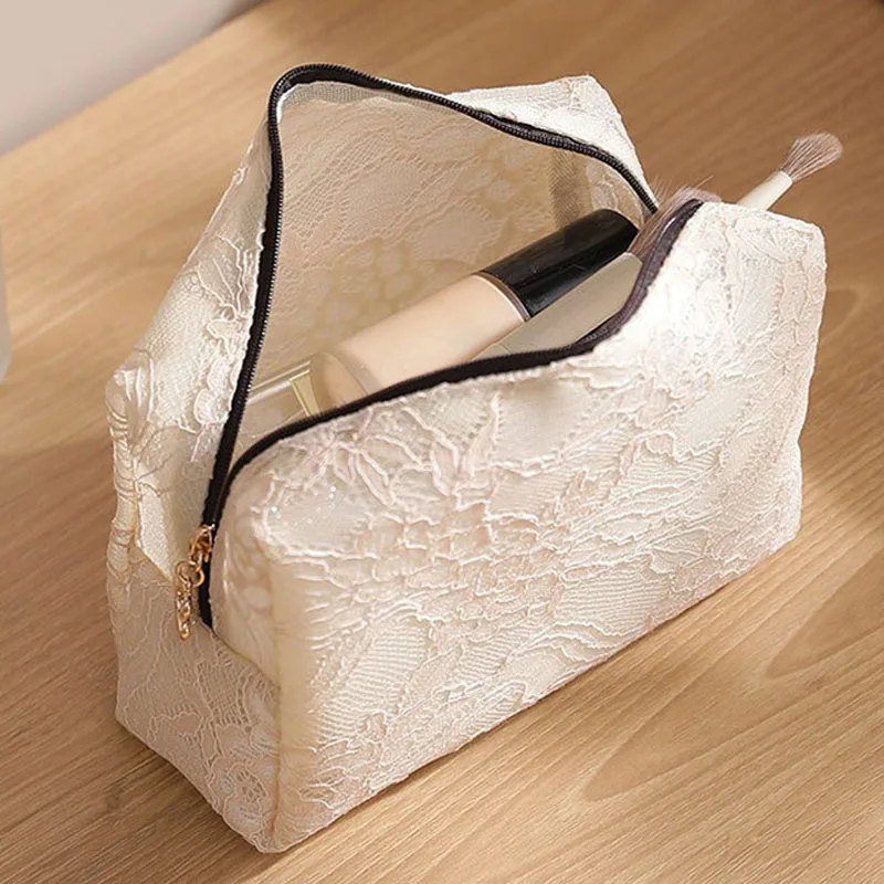 Necessaire de maquilhagem em renda e rede para viagem_voghion.com