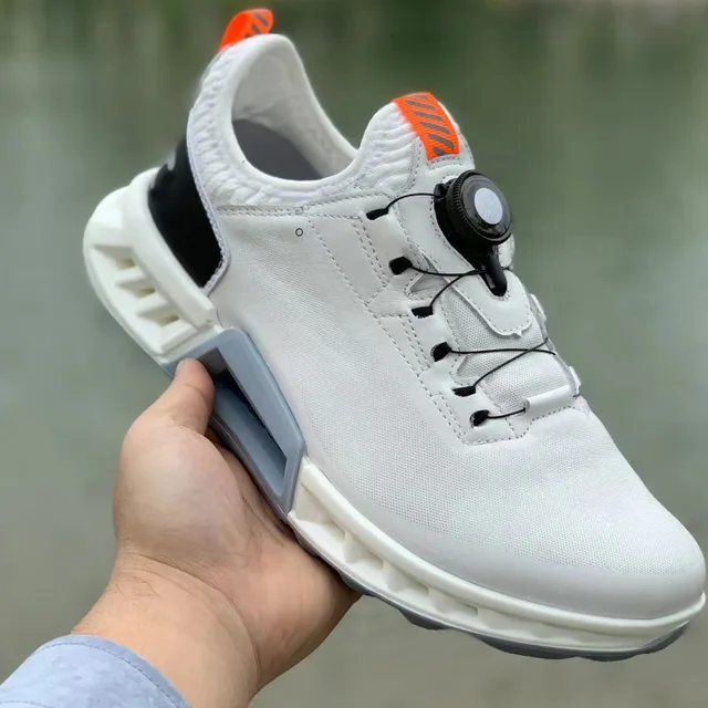 남성용 가죽 전문 골프화: 코스에서의 편안함과 스타일