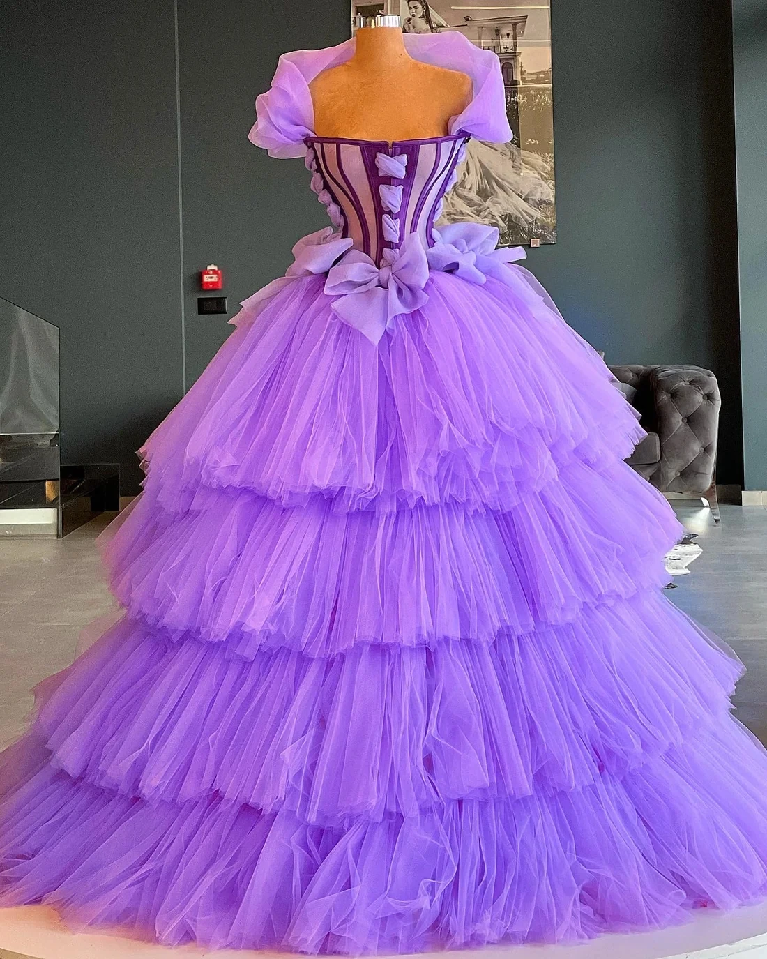 

Lavender Haute Couture Prom Dresses Ball Gown Strapless Tulle Tiered Saudi Arabia Dubai Robe De Soiree Evening Dress Gown