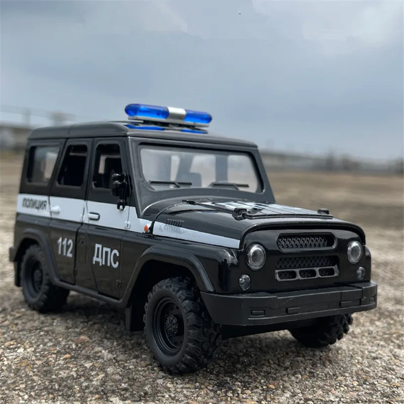 大型 1/18 UAZ ハンター合金車モデルダイキャスト金属警察オフ