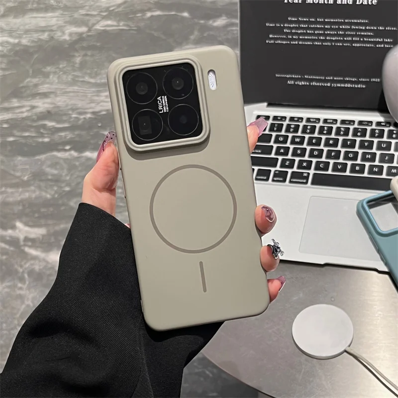 Matte PC MagSafe-Compatible Protective Cover