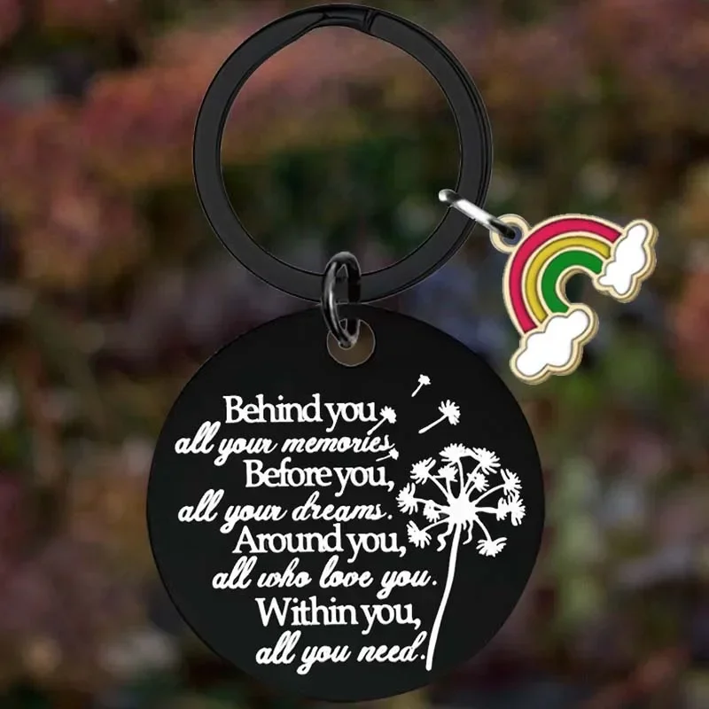 

Metal College Graduation Gift Keychain Class of 2023 Graduation Key Chain Pendant Jewelry Grad Gifts for Women Girls Graduates