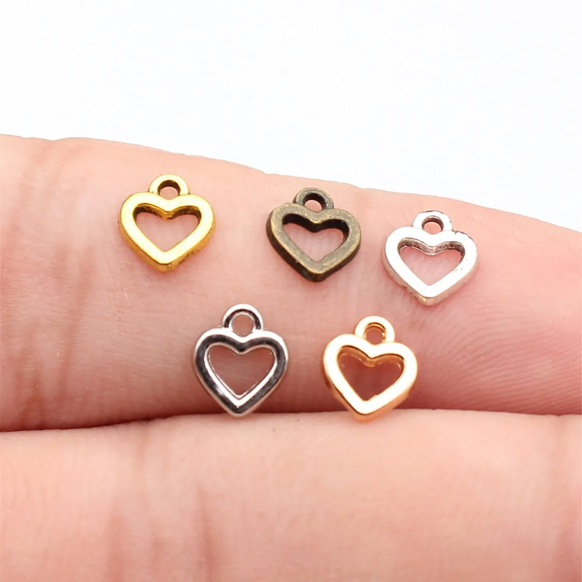 WYSIWYG 40 Stück Charms, 5 Farben, 8 x 7 mm, hohle Herz-Charms für die Schmuckherstellung, DIY-Schmuckzubehör, Legierungs-Charms