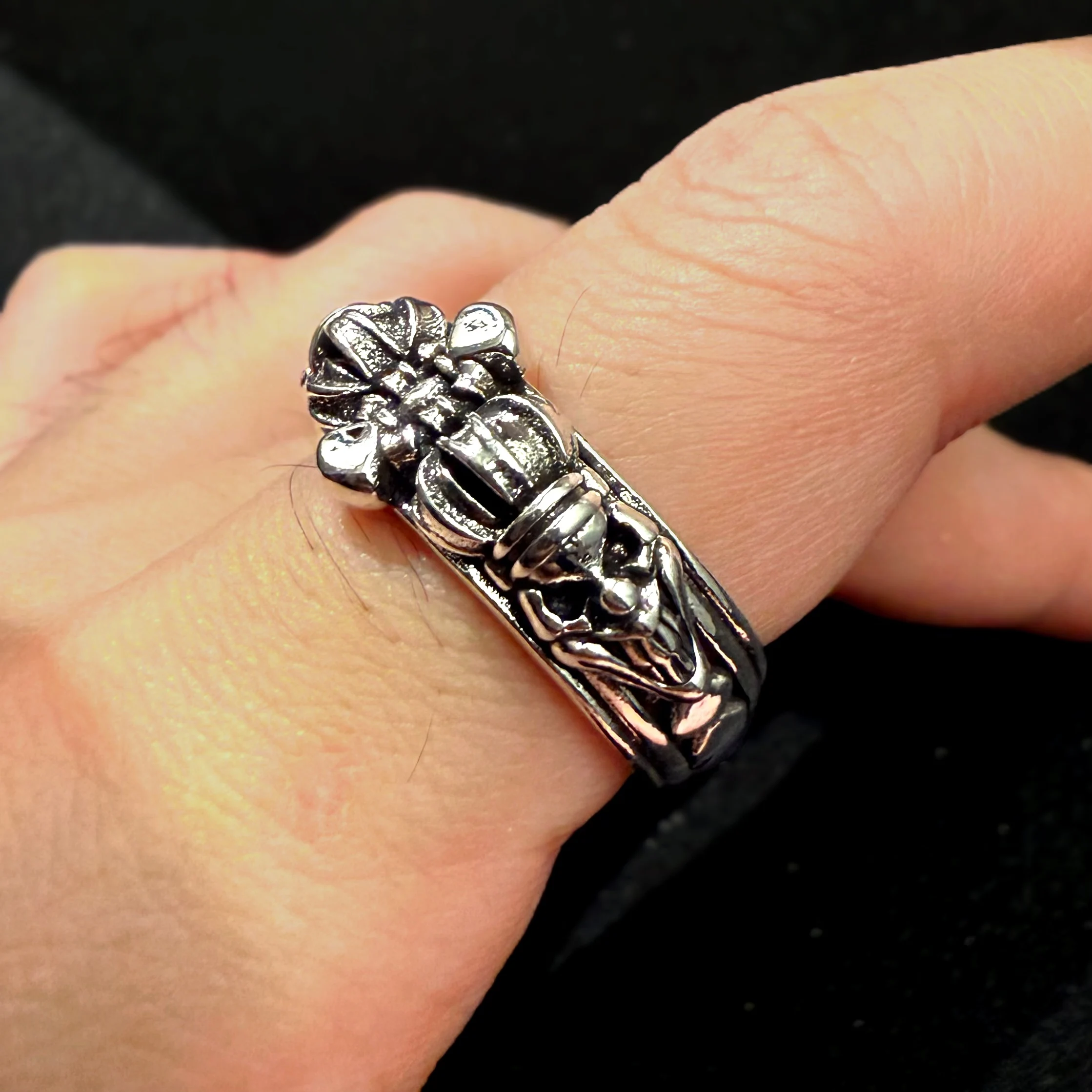 Retro Crown Jokers Verstellbarer offener Ring für Männer versilbertes Kupfer Punk Gothic Edgy Schmuck Biker Zubehör Halloween Geschenk – Detail 10
