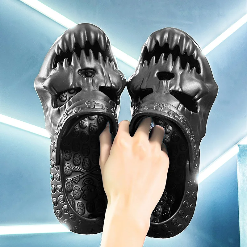 New Men Slippers For Home Chic Indoor Outdoor Shoes Non-slip Comfortable Shoes Skull Retro Trend Beach Sandals For Men