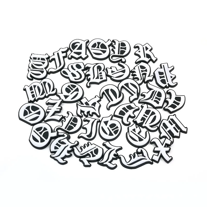 1 Stück neuer Stil Charms altes englisches Alphabet PVC Loch Schuh Schuhe Blume Silber Brief Schuhe Charme Schuhe dekorative Accessoires