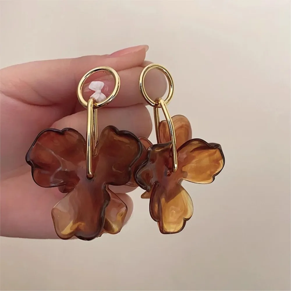 Retro Acrylic Amber Color Floral Petal Long Earrings for Women Fashion Personalized Earrings Suitable For Parties Anniversaries