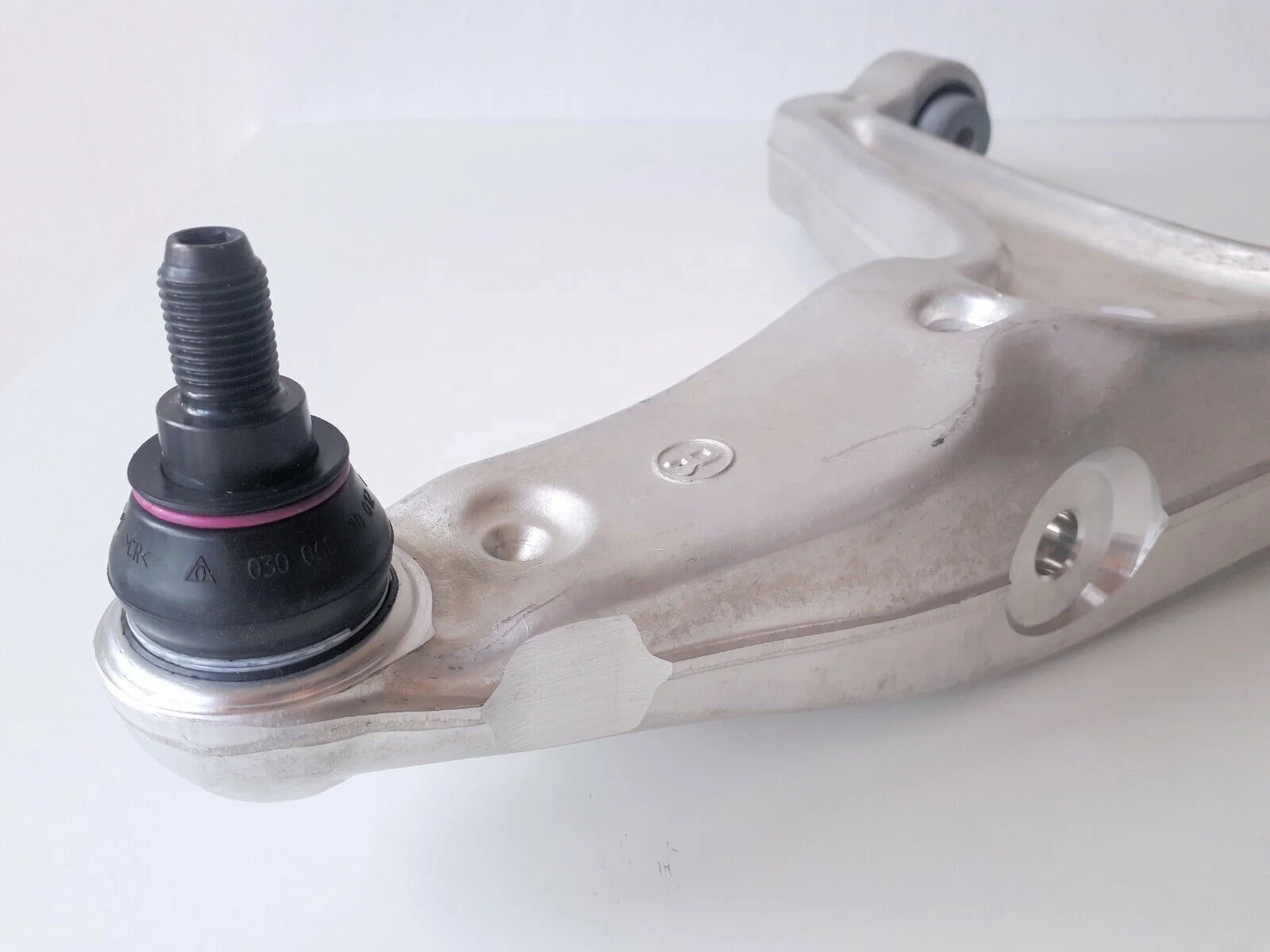 OEM 670213730 67021379 For Maserati Levante Swing arm(2017+)