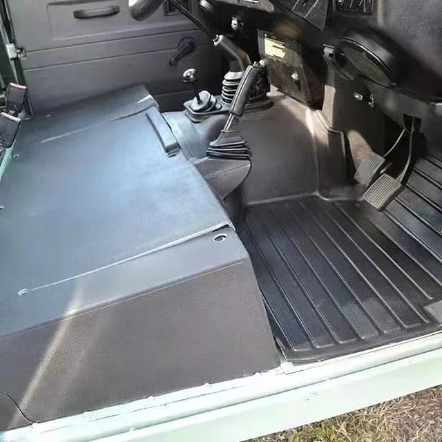 Set Tappetini realizzato per LAND ROVER DEFENDER anno dal 1990 al 2007 in Moquette tessuto di velluto lavabile BEIGE e Fucsia