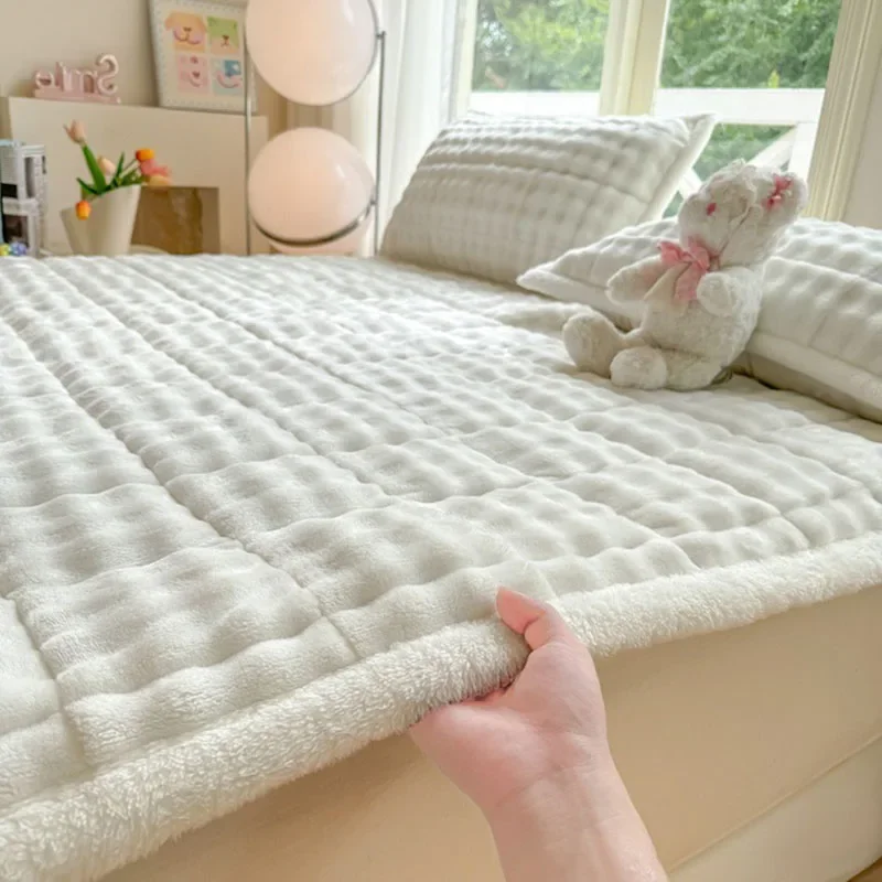 Luxurious Winter Faux Rabbit Fur Quilted Mattress Topper - Ultra-Soft Milk Velvet Tatami Mat for Ultimate Warmth and Comfort