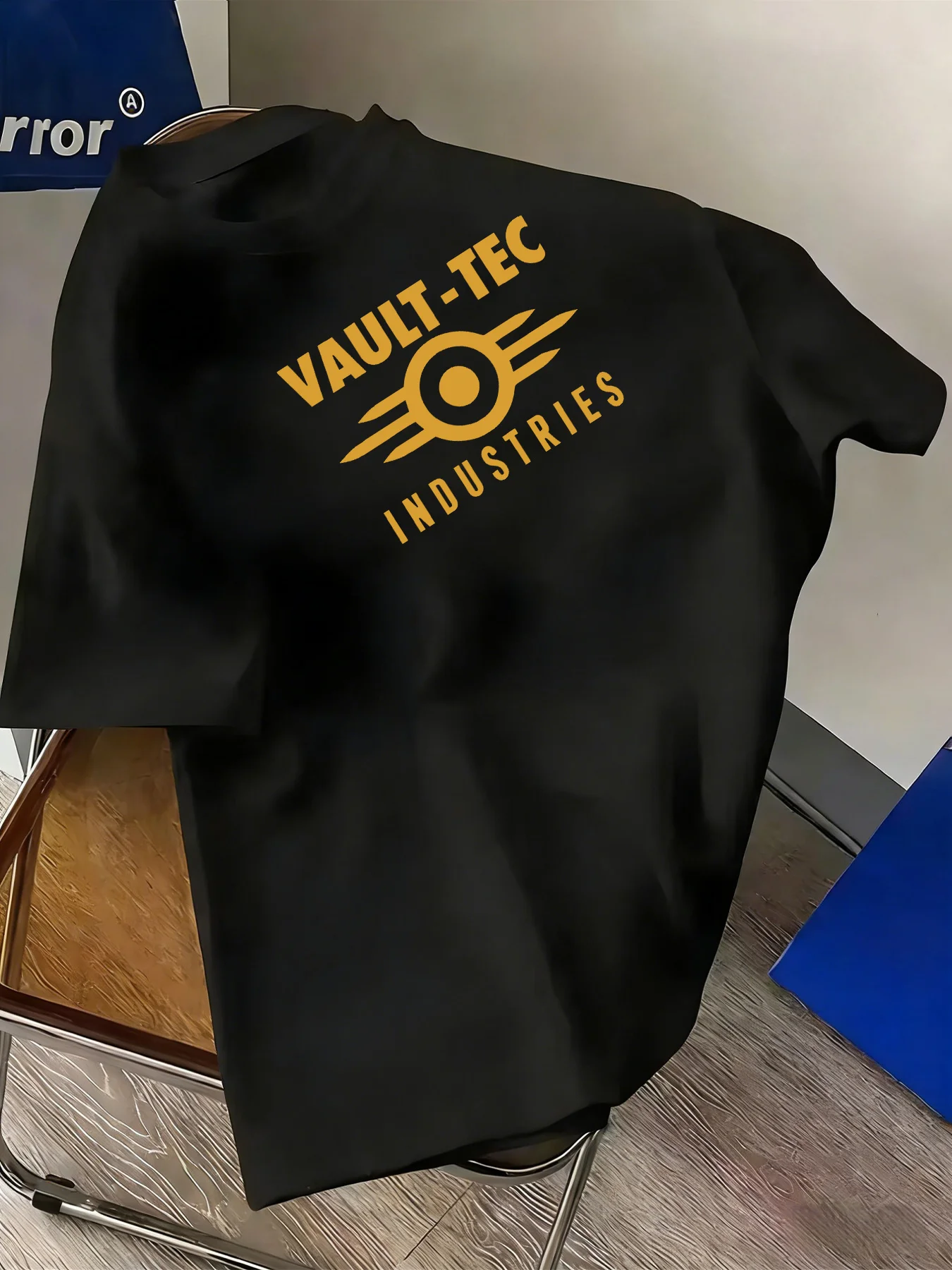 Herren-T-Shirt „Vault Tec Vintage Arcade“ – mit ikonischem Aufdruck, kurzärmelig, Rundhalsausschnitt, lässiger Stil, geeignet für den Sommer.