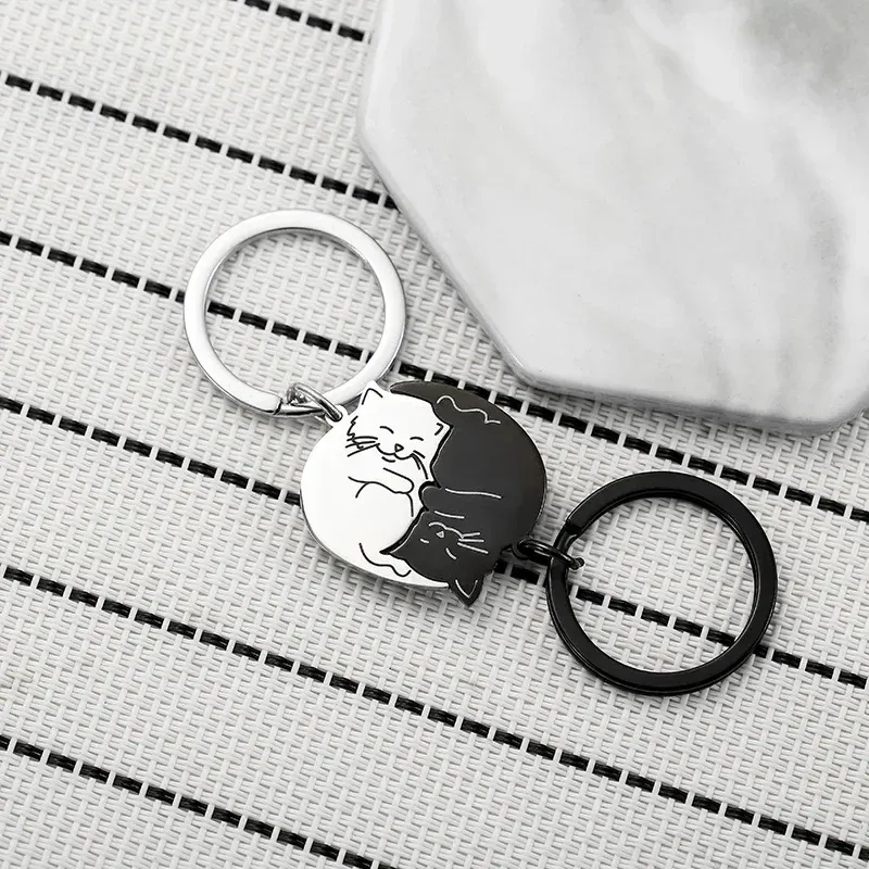 Valentine Creative Black and White Cartoon Cat Keychain Stainless Steel Keyring Y2K Cute Key Ring Chain Embrace Lovers Gift
