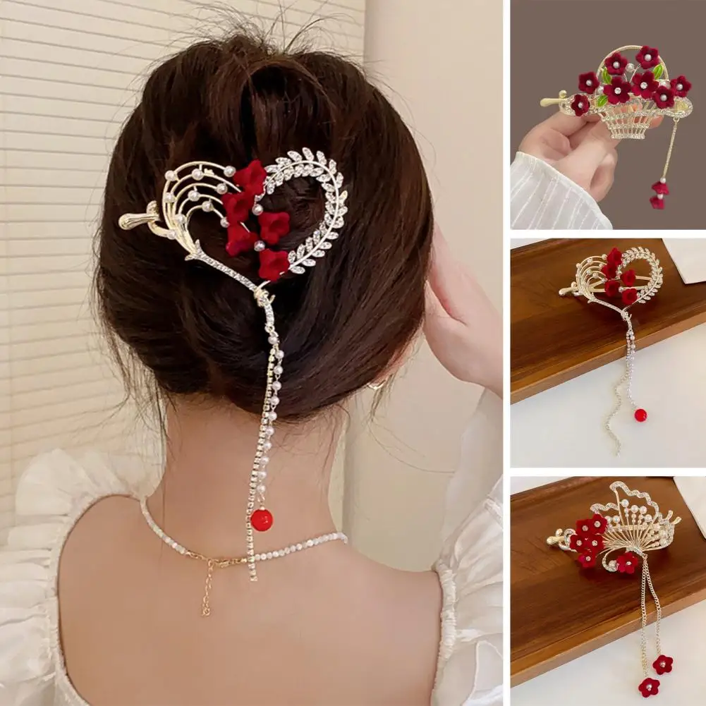 

Attractive Headpiece Luxurious Women's Hair Clip Shiny Rhinestone Faux Pearl Barrette with Heart Shape Flower Long Tassel Hollow
