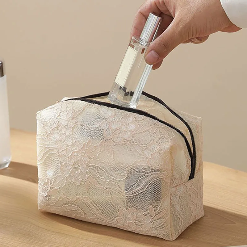 Necessaire de maquilhagem em renda e rede para viagem_voghion.com