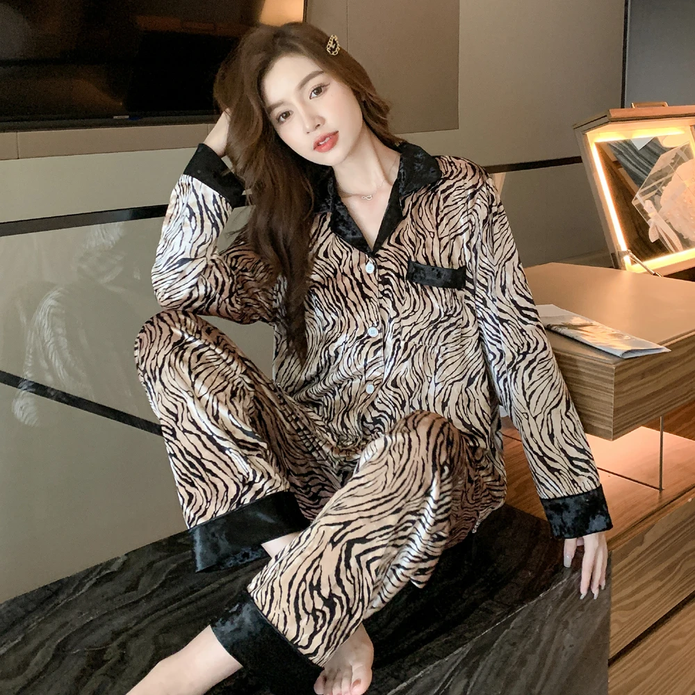 

Gold Velvet Leopard Pajamas Women's Autumn Long-sleeved Trousers Two-piece Printed Light Luxury Pajamas Women's Home Service