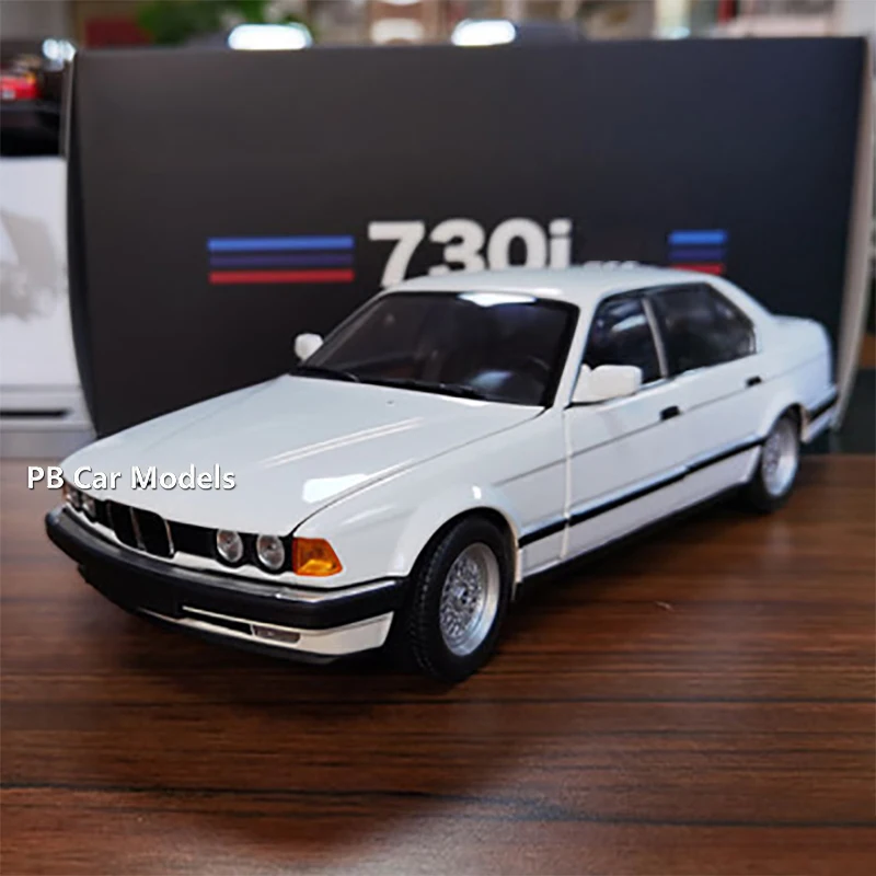 希少 1/18 BMW 730i ミニチャンプス(MINICHAMPS) E32 Minichamps 1/18 BMW 730i E32 blue Alloy Openable Car Model
