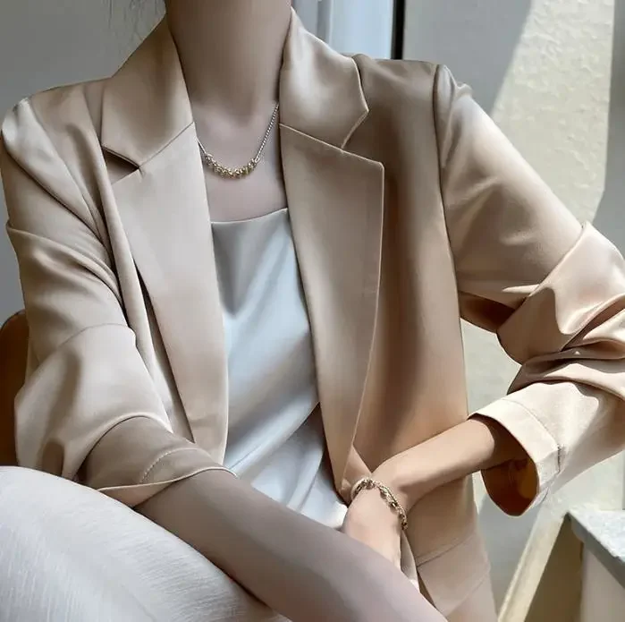 

Mid length solid color casual suit top
