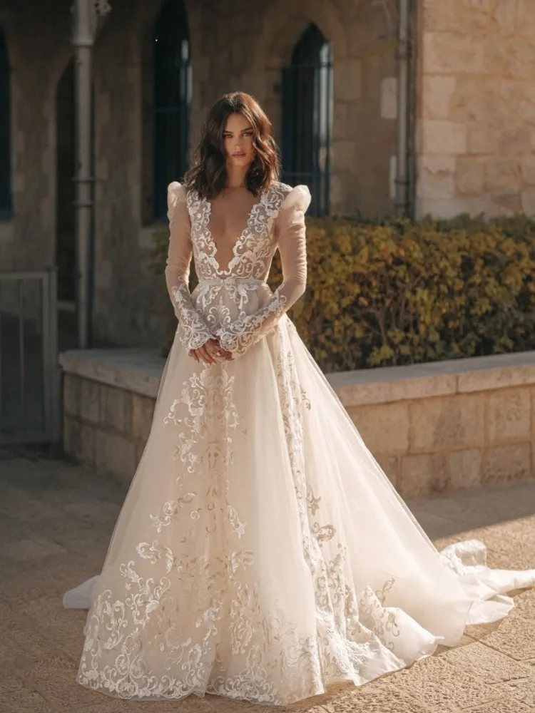 

Sexy Sheer O-neck Wedding Dress Classic Lace Appliques Long Sleeves Open Back A-line Long Bridal Gown Boho Robe De Mariée