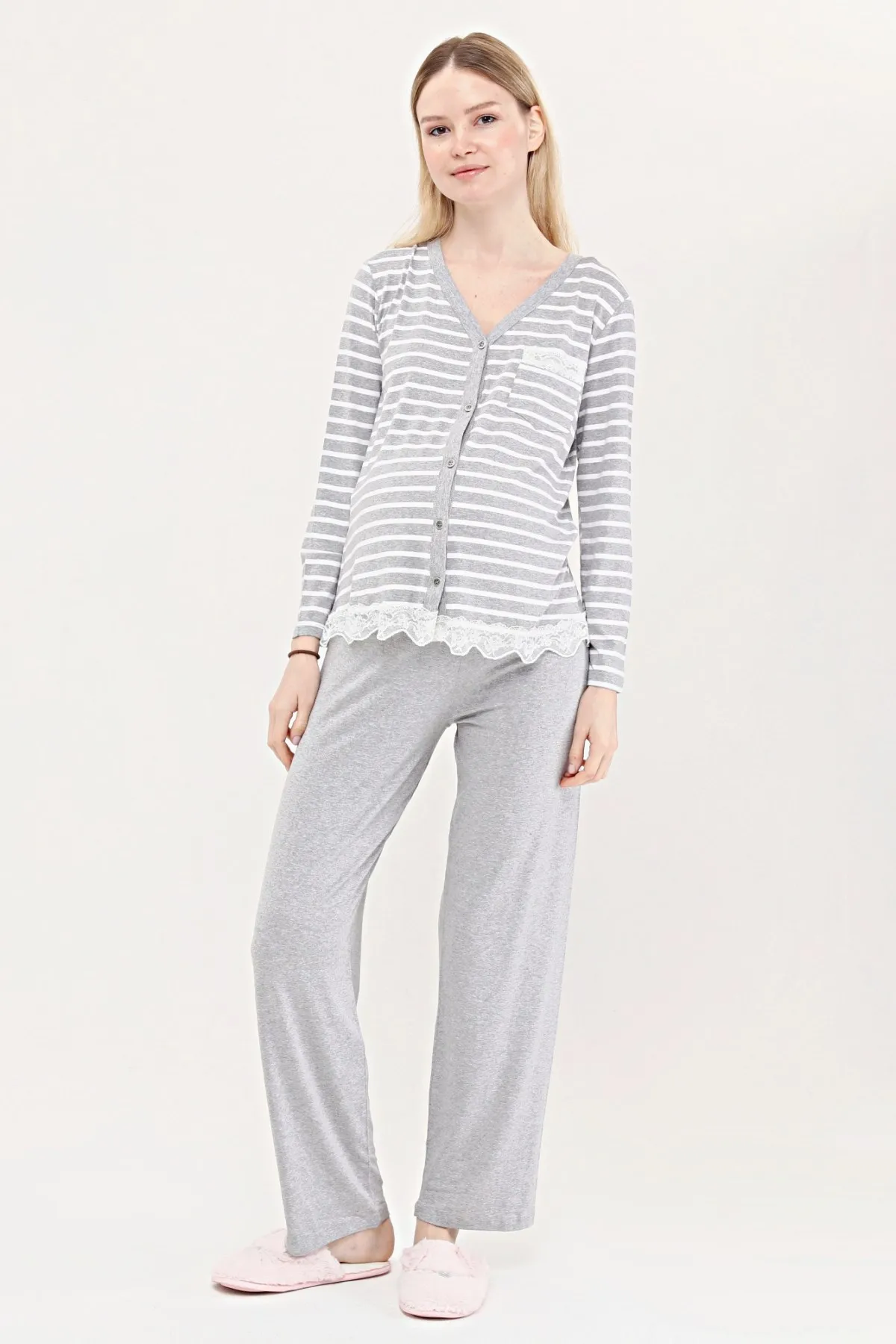 

Пижама для беременных Luvmabelly MYRA9730 с карманами на пуговицах и рюшами, серая