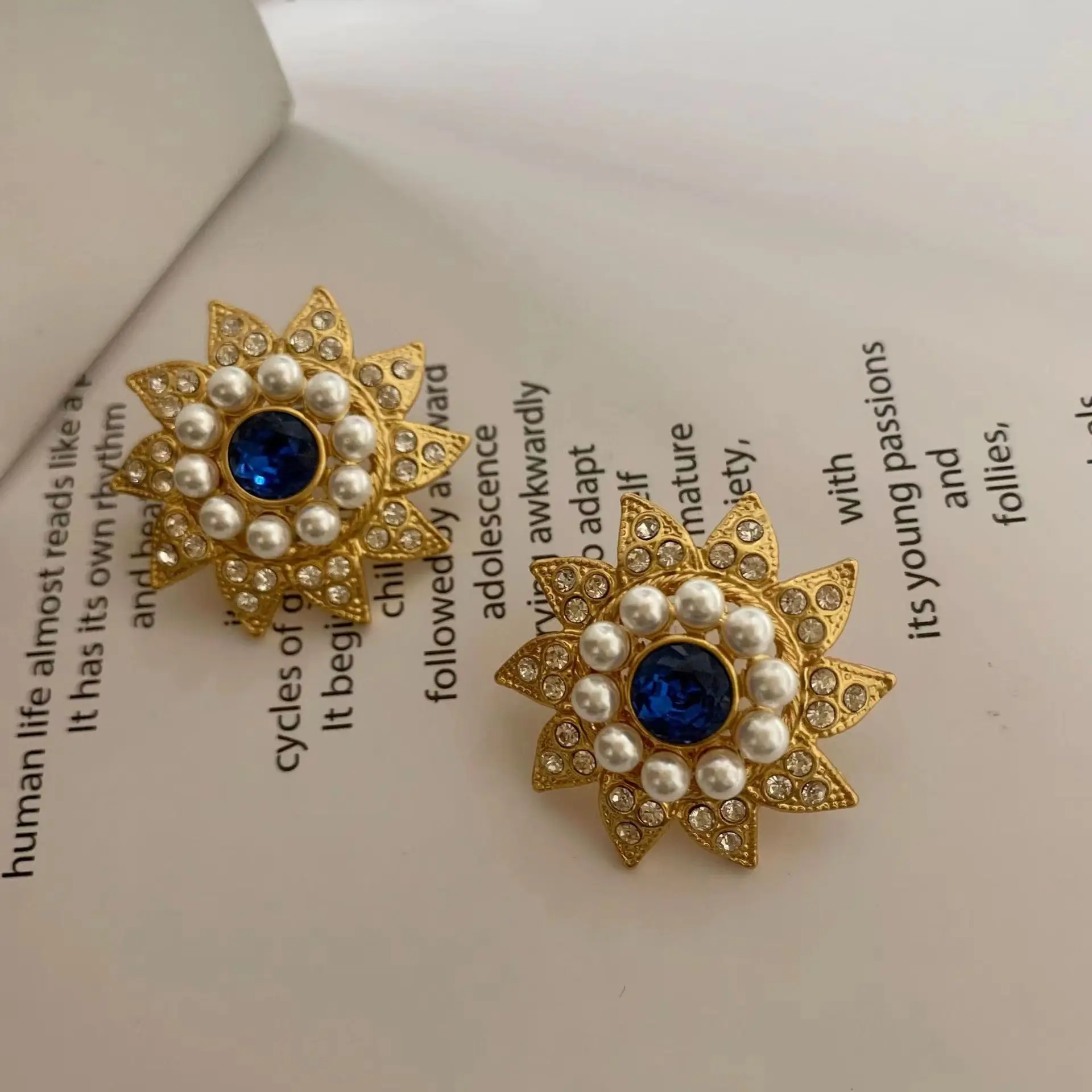 

Medieval vintage court antique electroplated real gold marked pearl exaggerated earrings Blue diamond plain gold