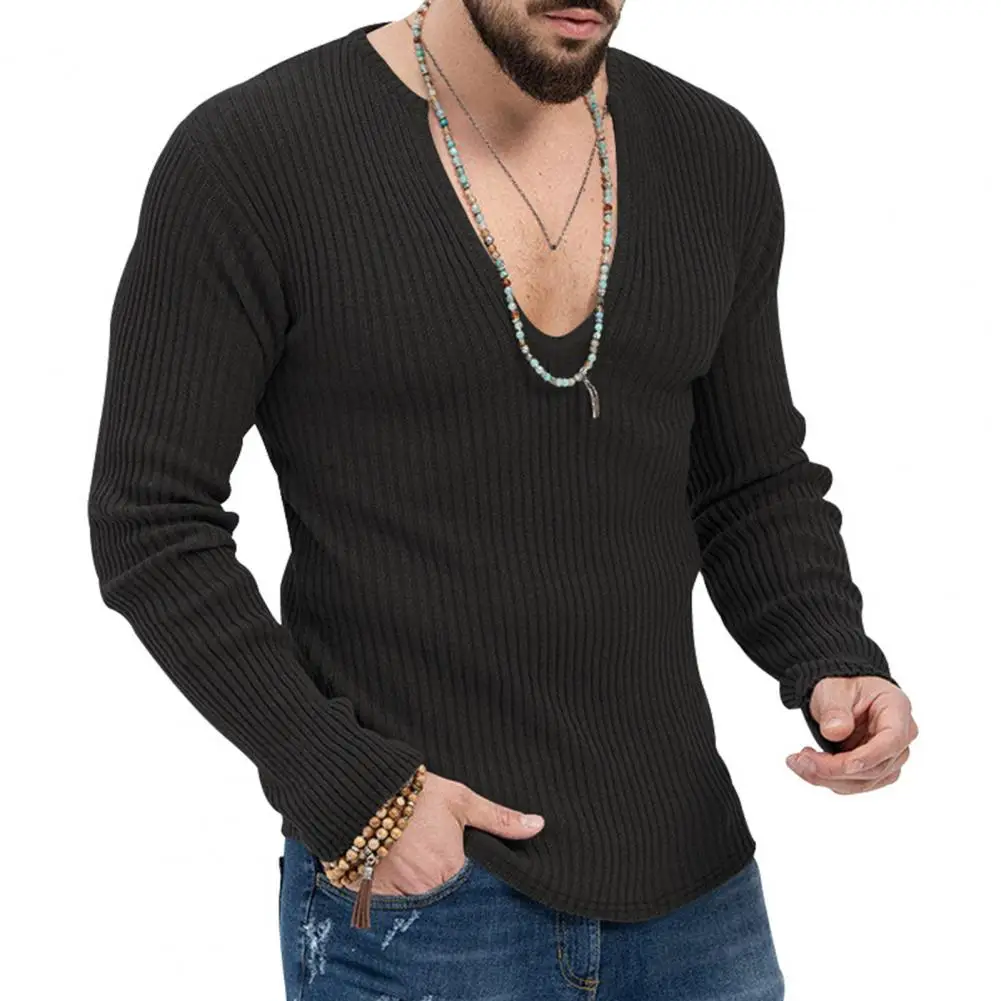 

Material: Made from a cotton blend, this knitted long sleeve is lightweight and comfortable for all-day wear.