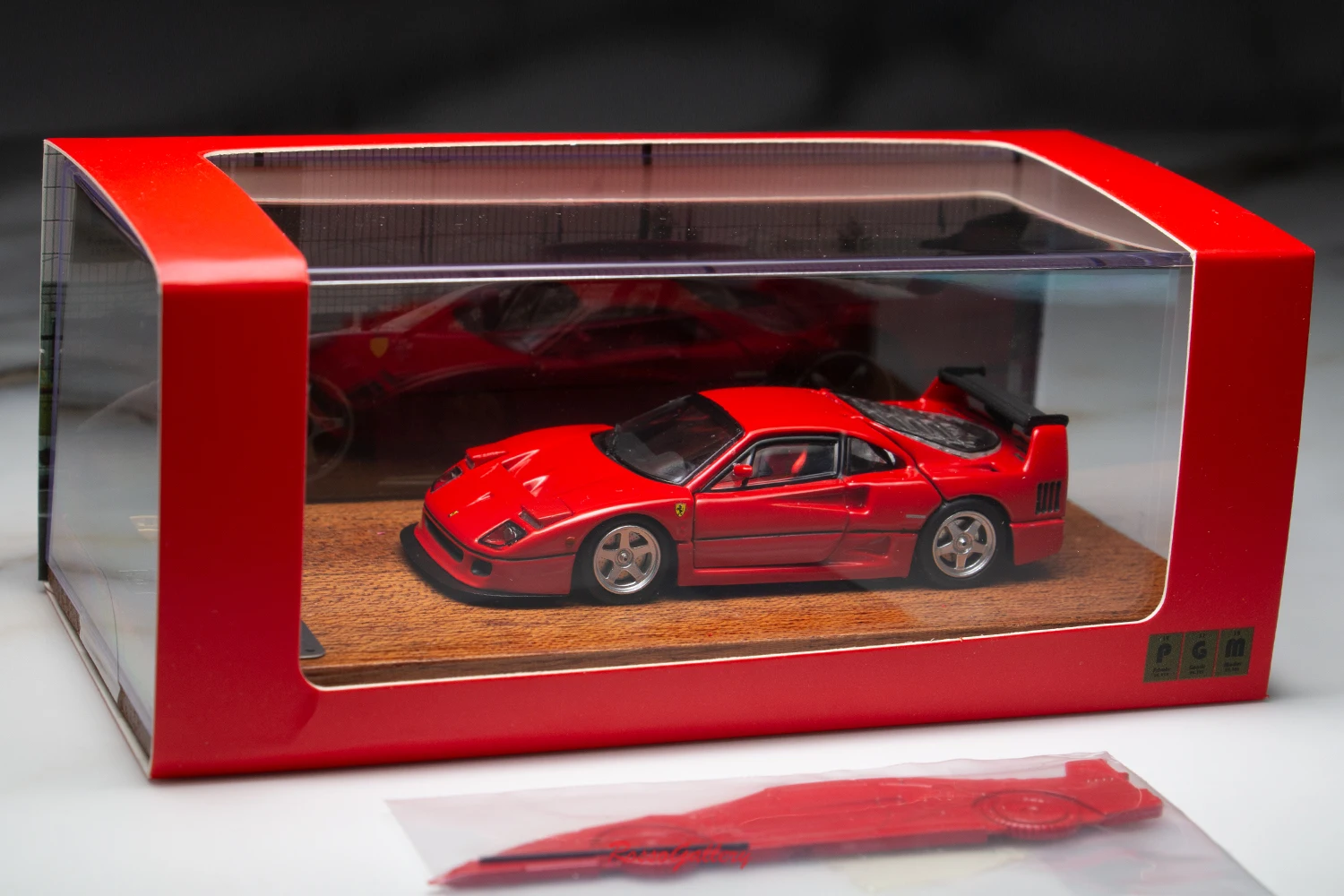 Статическая модель автомобиля PGM 1:64 Ferrari F40 LM из
