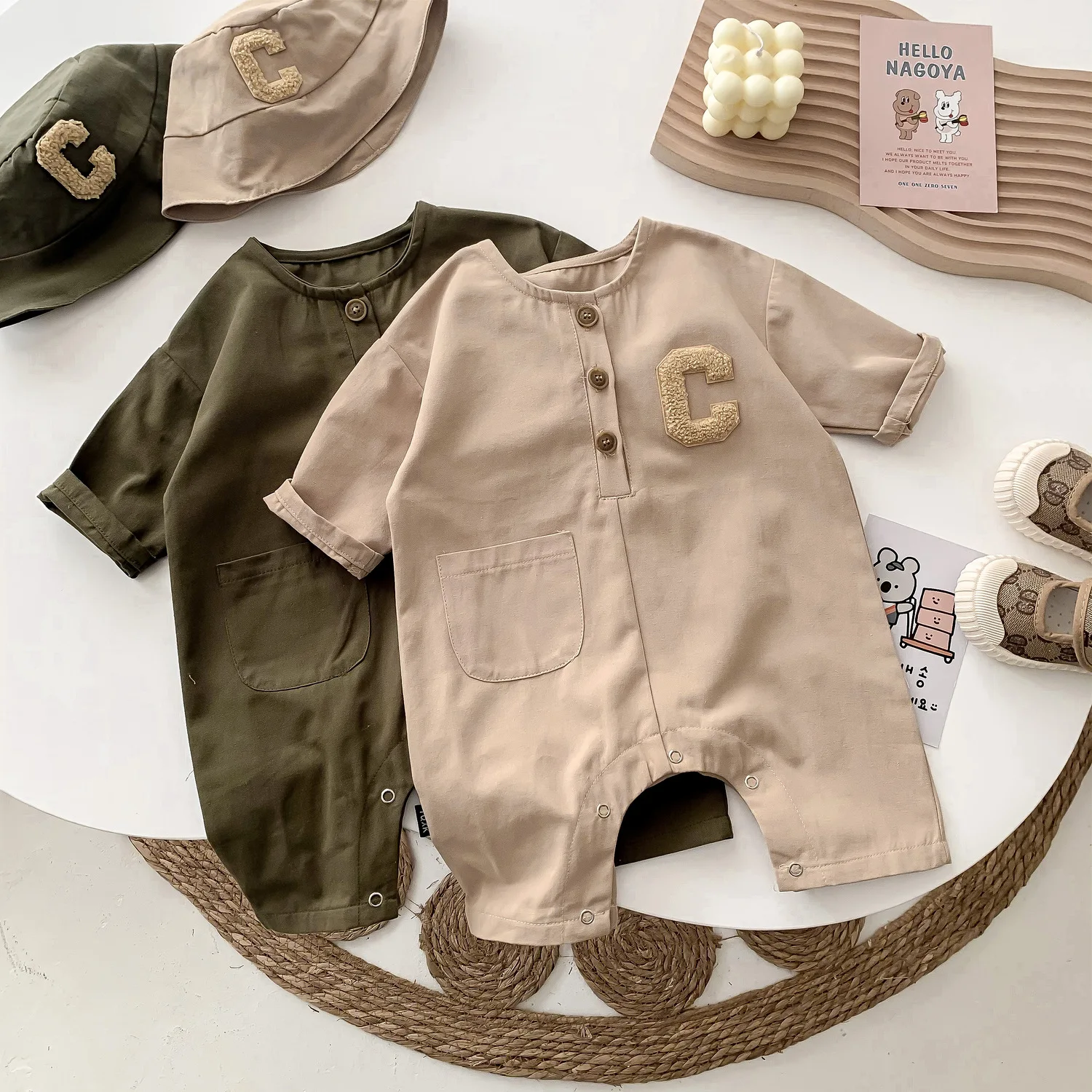 

2023 Autumn Korean Baby Boys Overalls Cotton Long Sleeve Letter Pocket Infant Boys Rompers With Hat Loose Newborn Boys Bodysuit