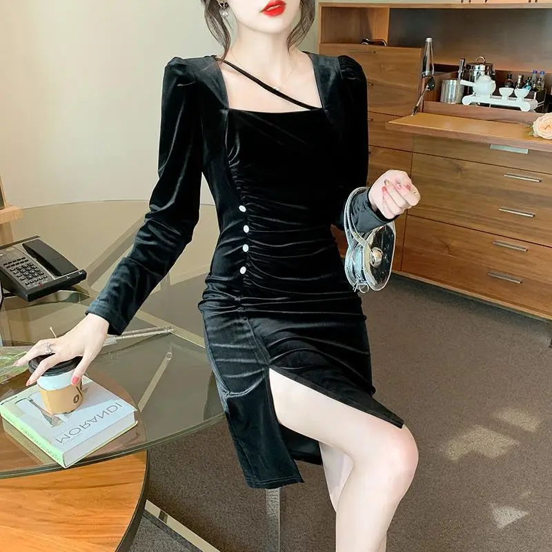 

Black Square Neck Long-sleeved Dress Women's Buttock Pleated Sexy Split Velvet Dress Winter Fashion Office Lady Elegant Dresses