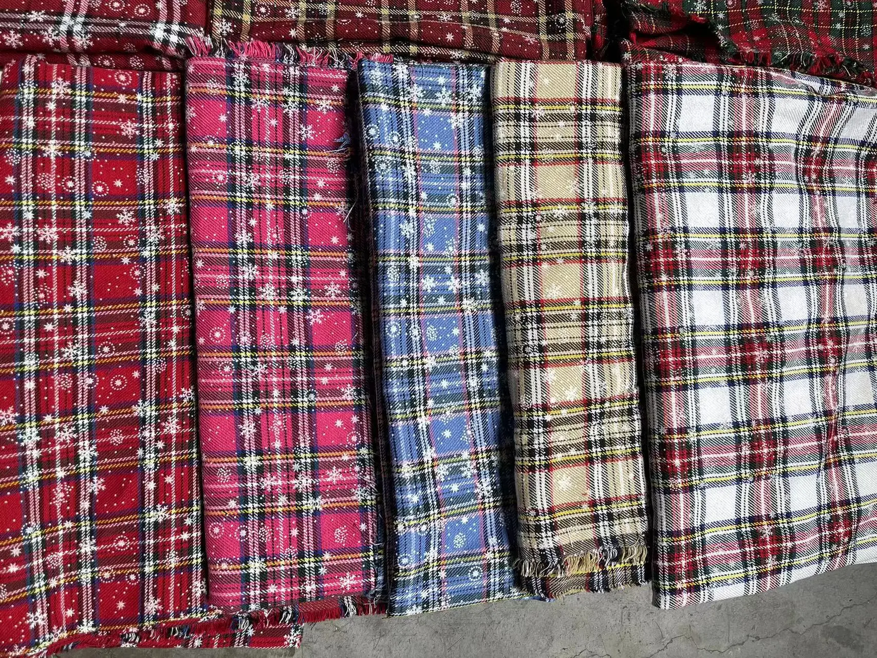 

Christmas Series Printed Polyester-cotton Tc Woven Yarn-dyed Jacquard Plaid Fabric in Stock Dress Shirt School Uniform Fabric
