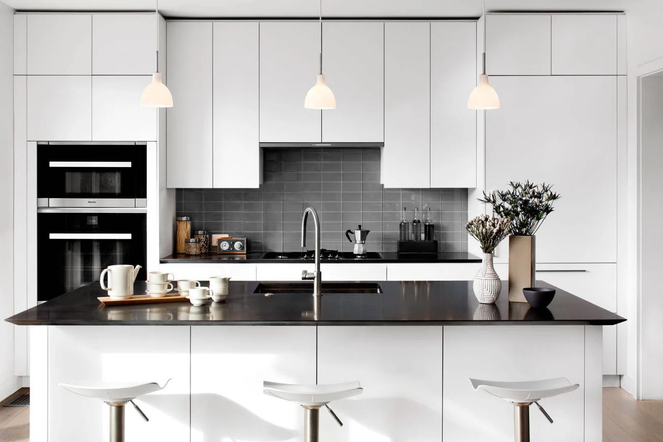 Modern Style Simple Warm Light Color Solid Wood Customizable Kitchen Cabinet