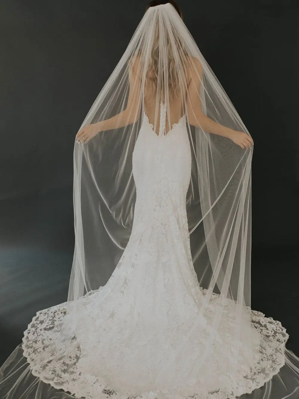TOPQUEEN V30 Soft Single Tier Bridal Veil with Cut Edge Real Photos Long 3M Cathedral Wedding Veil Sheer Italian Tulle Veil simple ribbon edge wedding veils for brides 2023 long drop two tiers veil for women with comb soft tulle wedding طرحة العروس