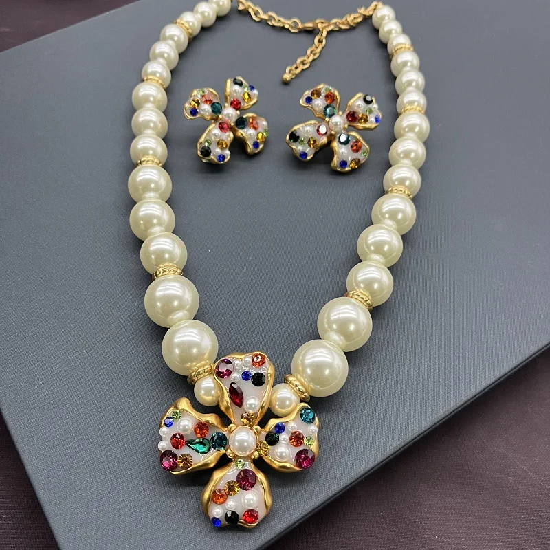 

【 Dazzling Colorful 】 Vintage Heavy Industry Pearl Necklaces and Earstuds, Popular in Europe and America