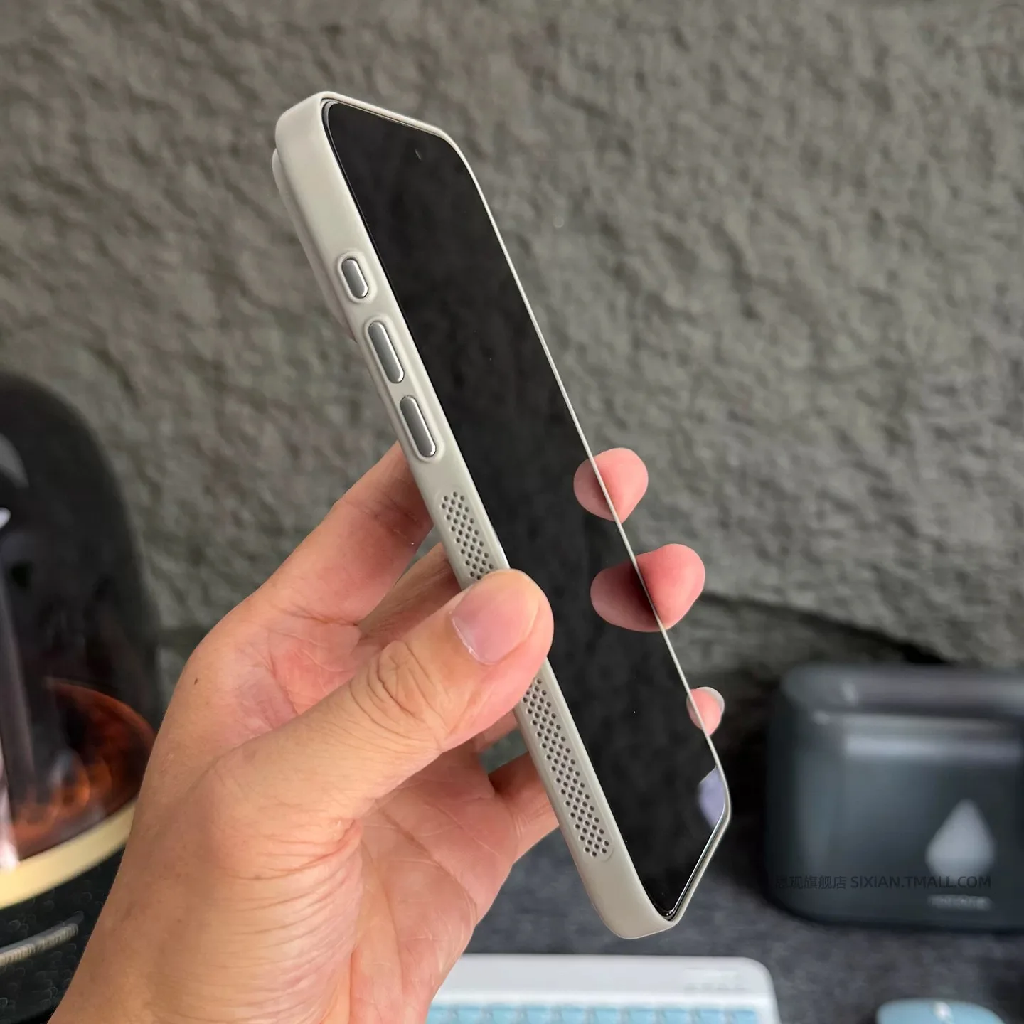 Premium Breathable Cooling Hard Case with Magnetic Charging Cover