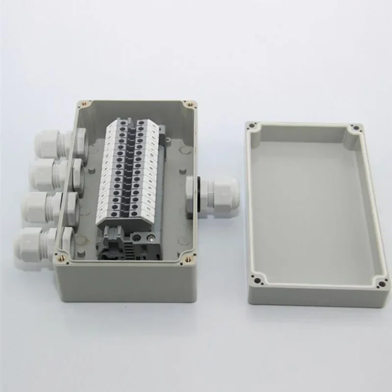 1PCS 158 * 90 * 60mm one in four out waterproof junction box with terminal Power Wire distribution box 32A